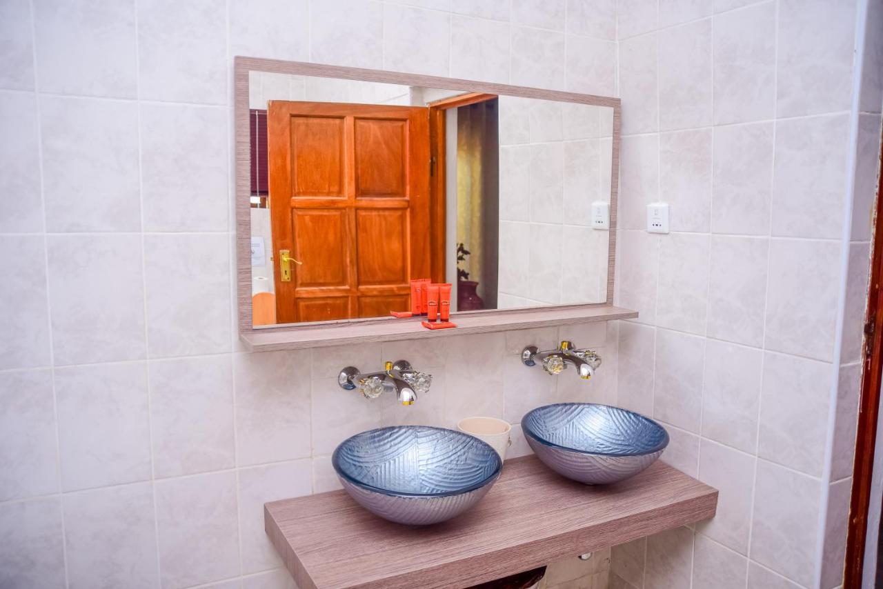 African Home Hotel Gaborone Exterior foto