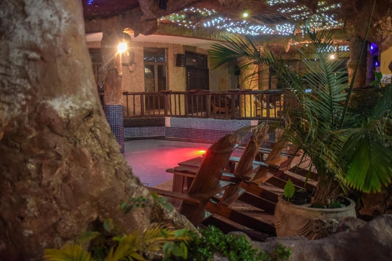 African Home Hotel Gaborone Exterior foto