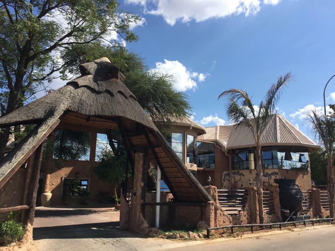 African Home Hotel Gaborone Exterior foto